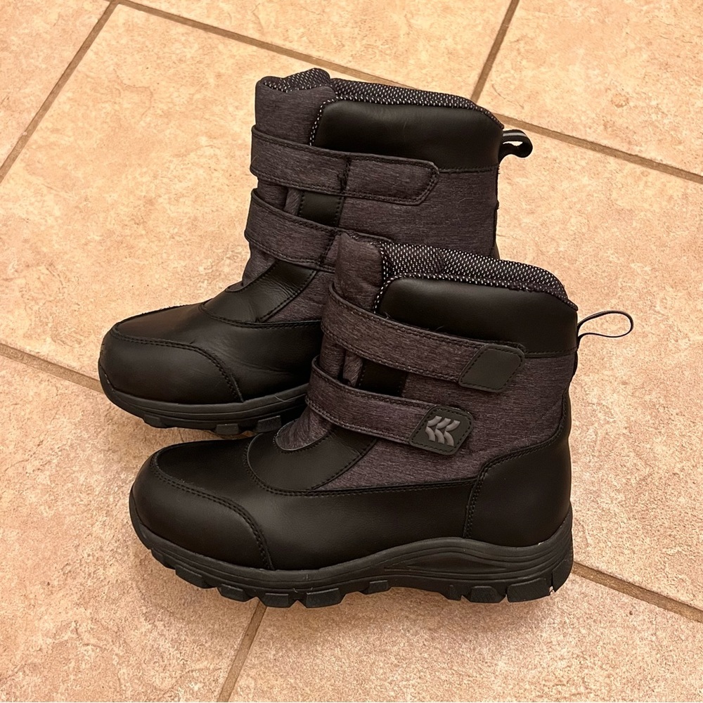Boys Insulated Winter Boots (Sz 6)